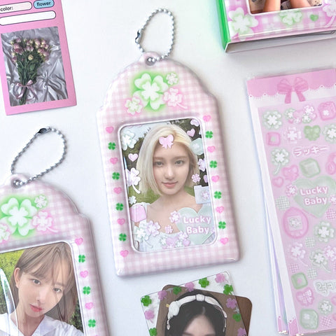 MINS STUDIOS Spring Clover Card Holder