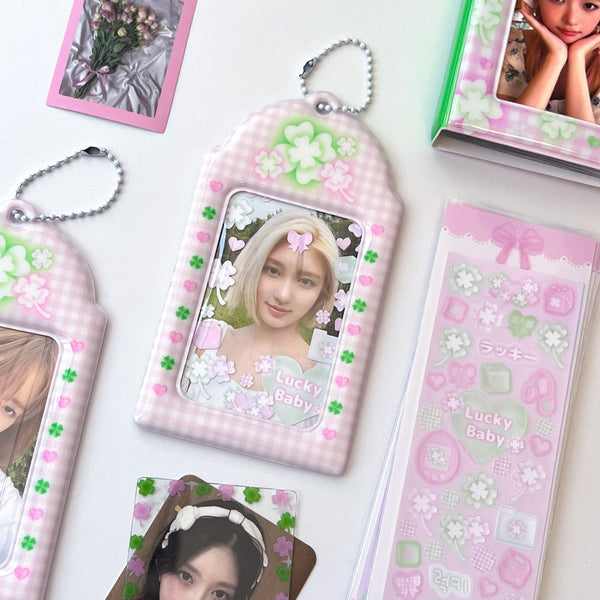 MINS STUDIOS Spring Clover Card Holder