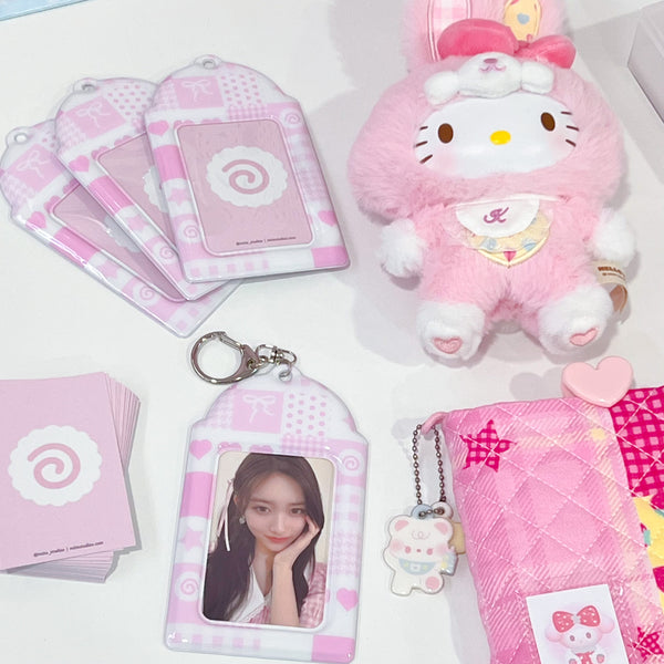 MINS STUDIOS Pink Quilt Card Holder