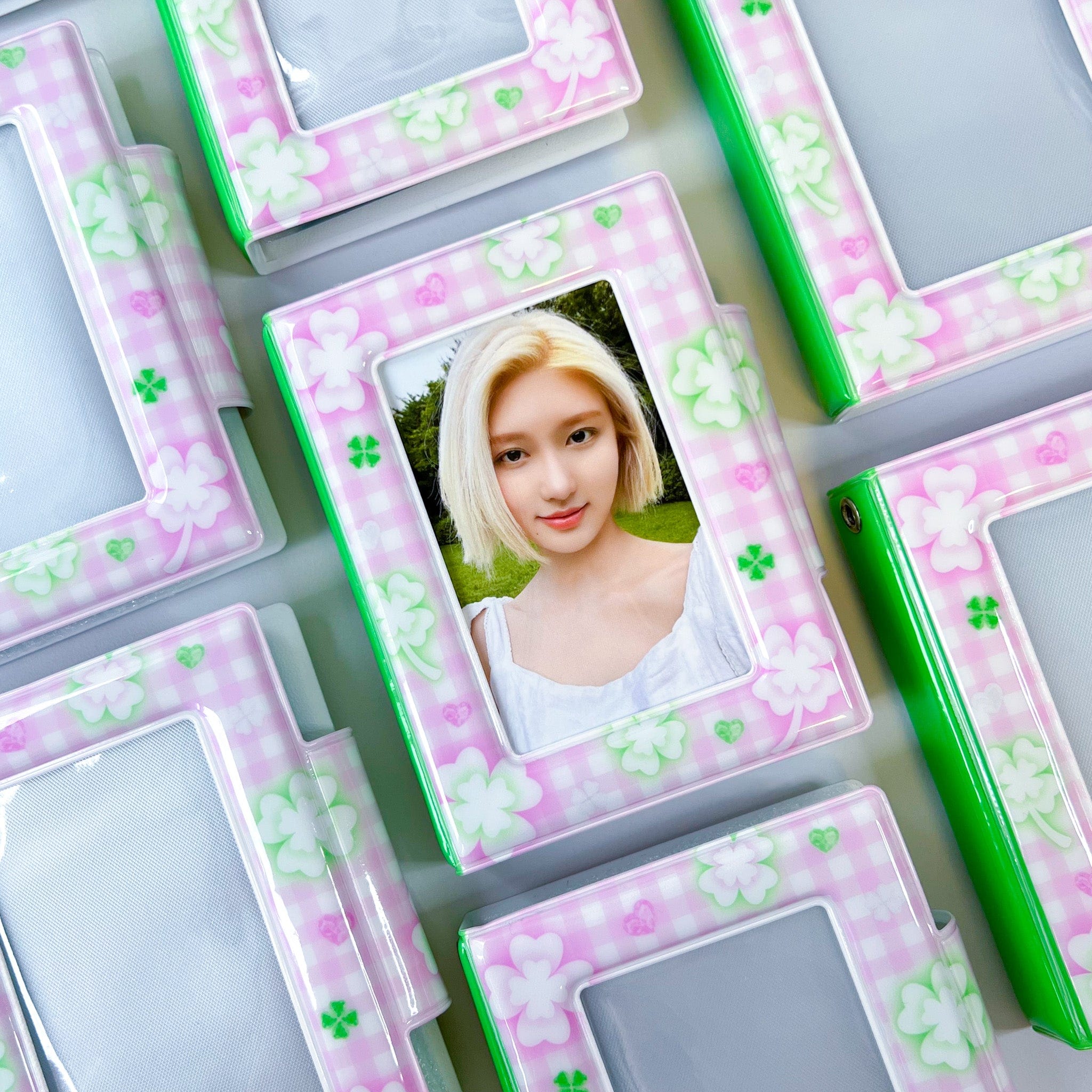 MINS STUDIOS Spring Clover Photo Holder Book